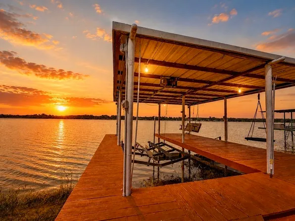 1152 W Lake Dr, Weatherford, TX 76087