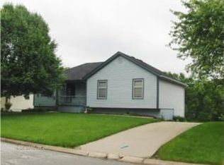 710 NE Thames Dr, Lees Summit, MO 64086