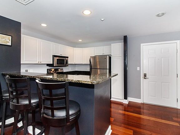 5th image of 10 Seaport Dr APT 2210