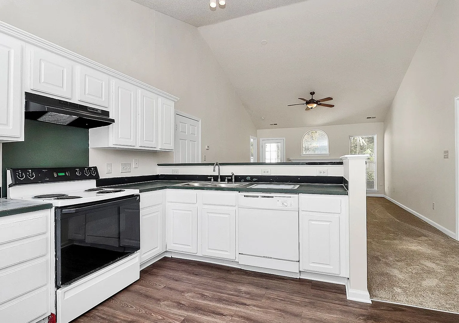 Updated Three Bedroom Home in Northwoods Neighborhood! — Photo 4