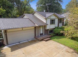 1347 Ruby Ave, Rochester Hills, MI 48309