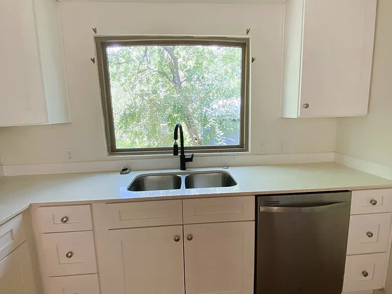 201 Harmons Way #B — Photo 8