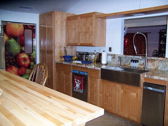 90 sec/load high temp comm'l dishwasher & custom Brazilian granite countertops