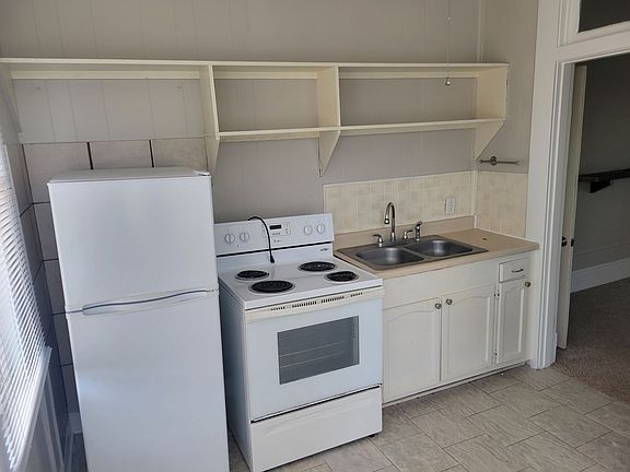 3rd image of 1019 Sheridan Ave APT B