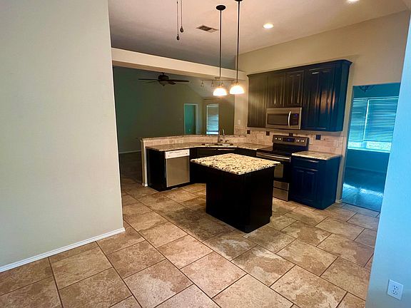 4th image of 6829 Wooddale Dr