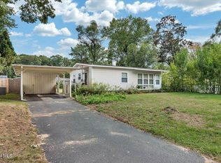 28 Sherwood Dr, Latham, NY 12110