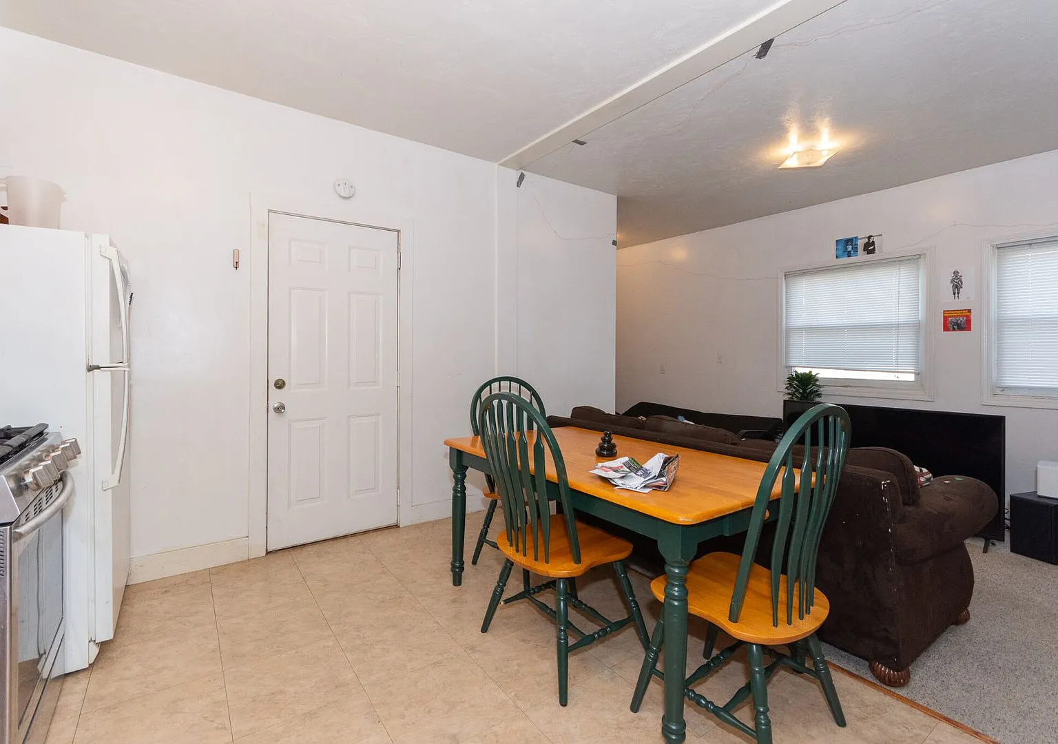 Huge, sunny 3 bed near BU and the Green Line! — Photo 2