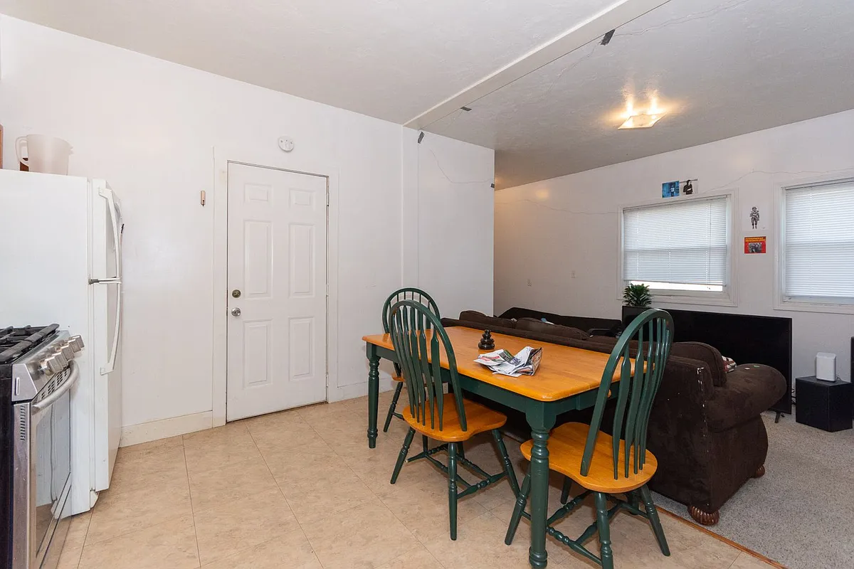 Building Photo - 18 Ashford St #4