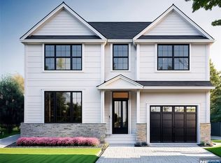 24 Homestead Pl, Bergenfield, NJ 07621