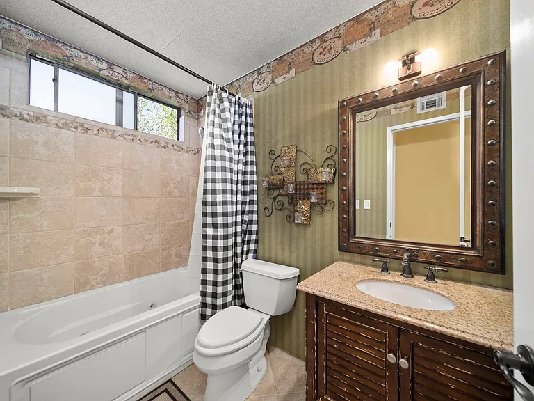 25685 Lupita Dr — Photo 17