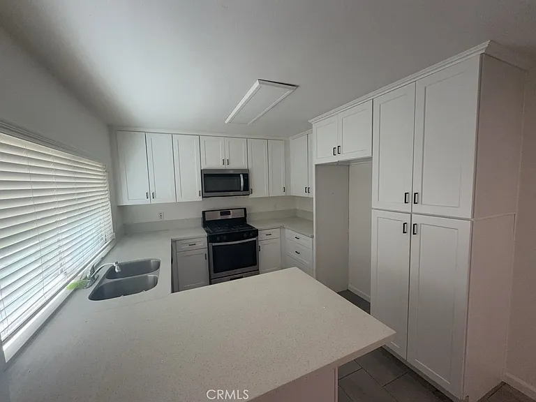 24245 Powell Pl — Photo 11