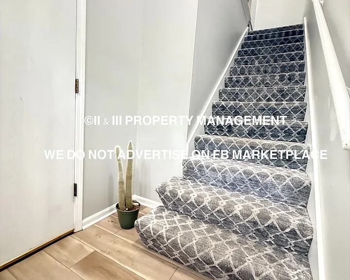 1933 Lawrence Ct — Photo 2