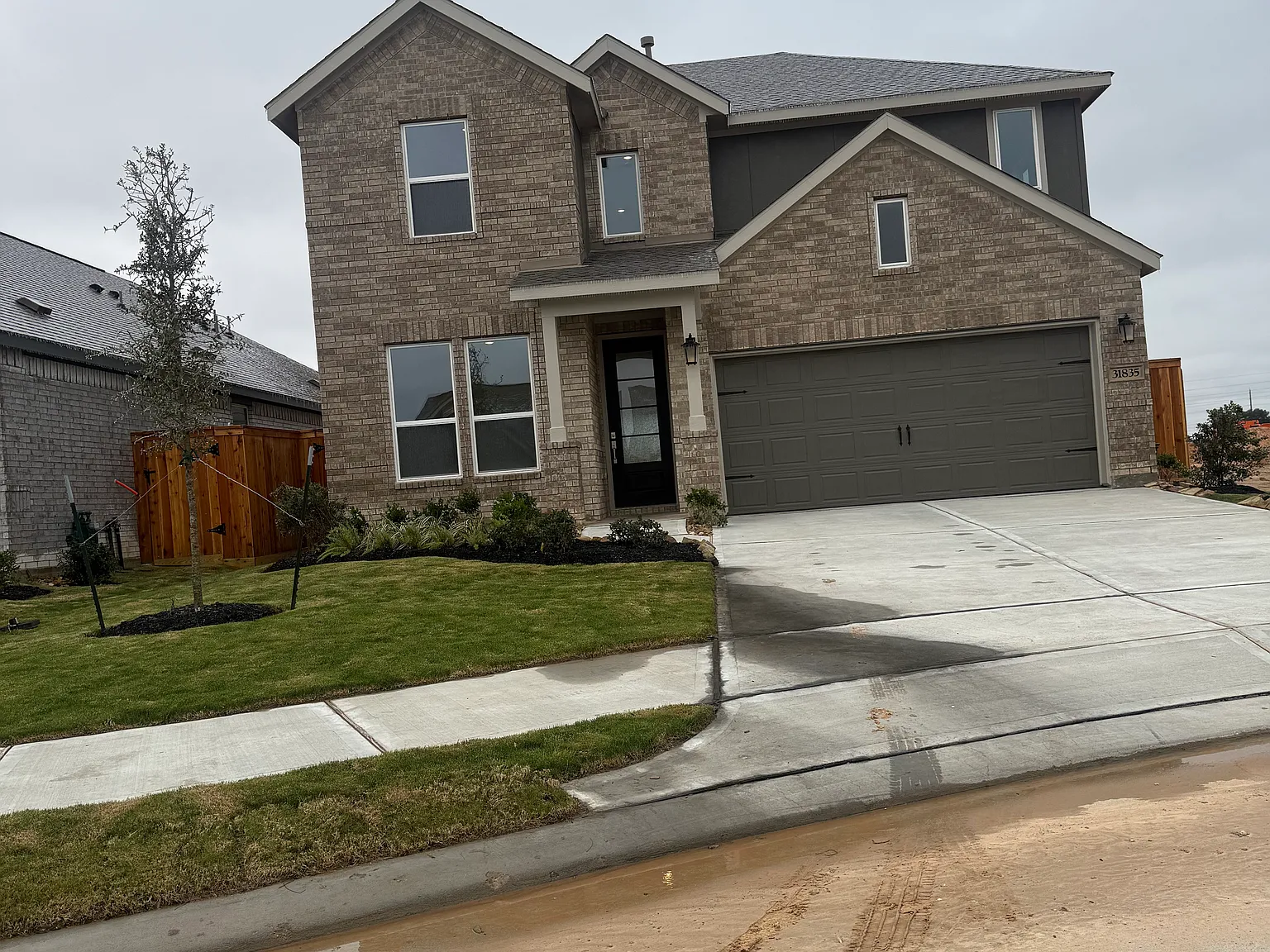 4 bed, 2410 sqft, $3,100 — Photo 1