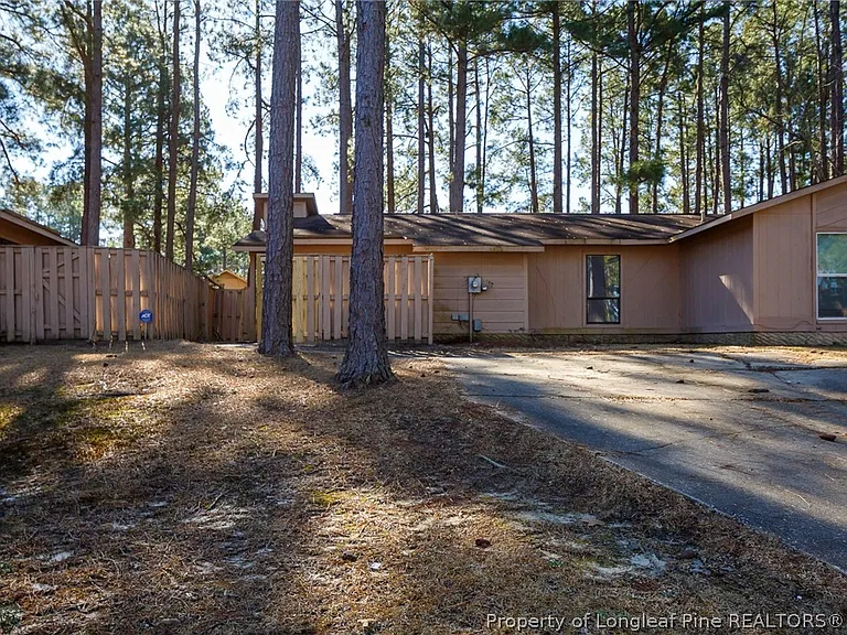 613 Mosswood Ln — Photo 2