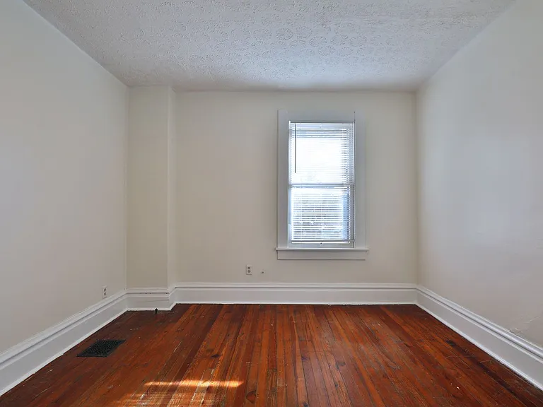 229 E 11th Ave — Photo 23