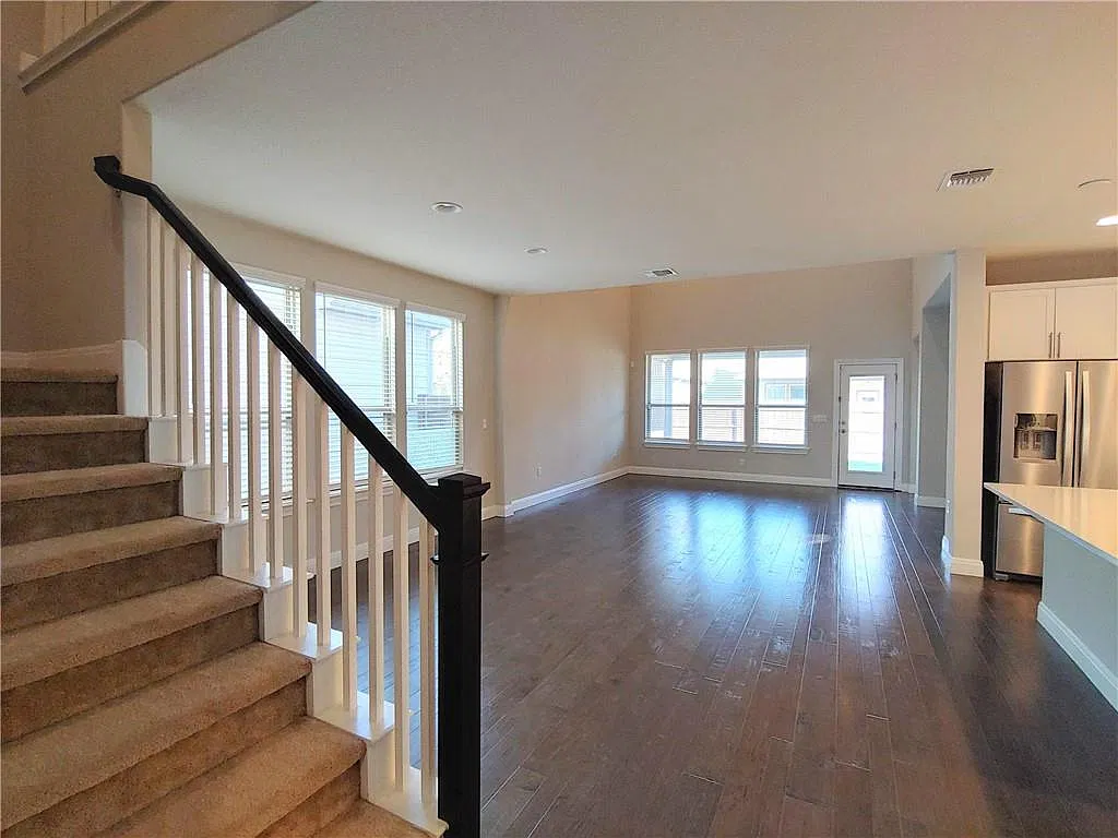 4 bed, 3.5 bath, 3086 sqft, $3,200 — Photo 4