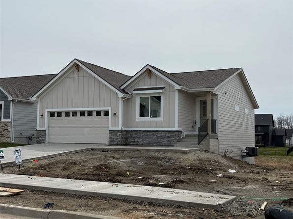 18338 Alpine Dr, Clive, IA 50325