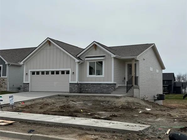 18338 Alpine Dr, Clive, IA 50325
