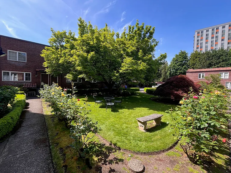 4353 NE Halsey St — Photo 5