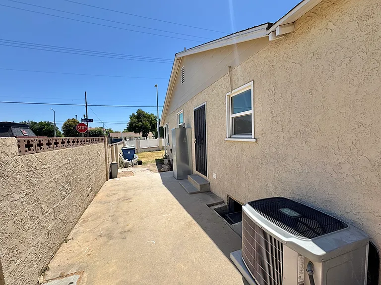 19335 Roscoe Blvd — Photo 10