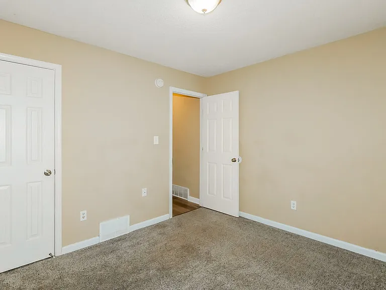 6916 Fox Briar Cv — Photo 13