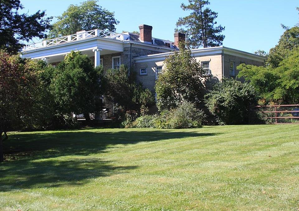 1st image of 7 Ashley Dr