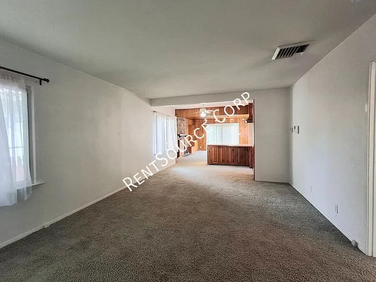 24654 Walnut St — Photo 4