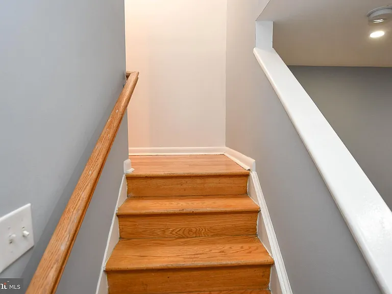 1704 Montana Ave NE — Photo 9