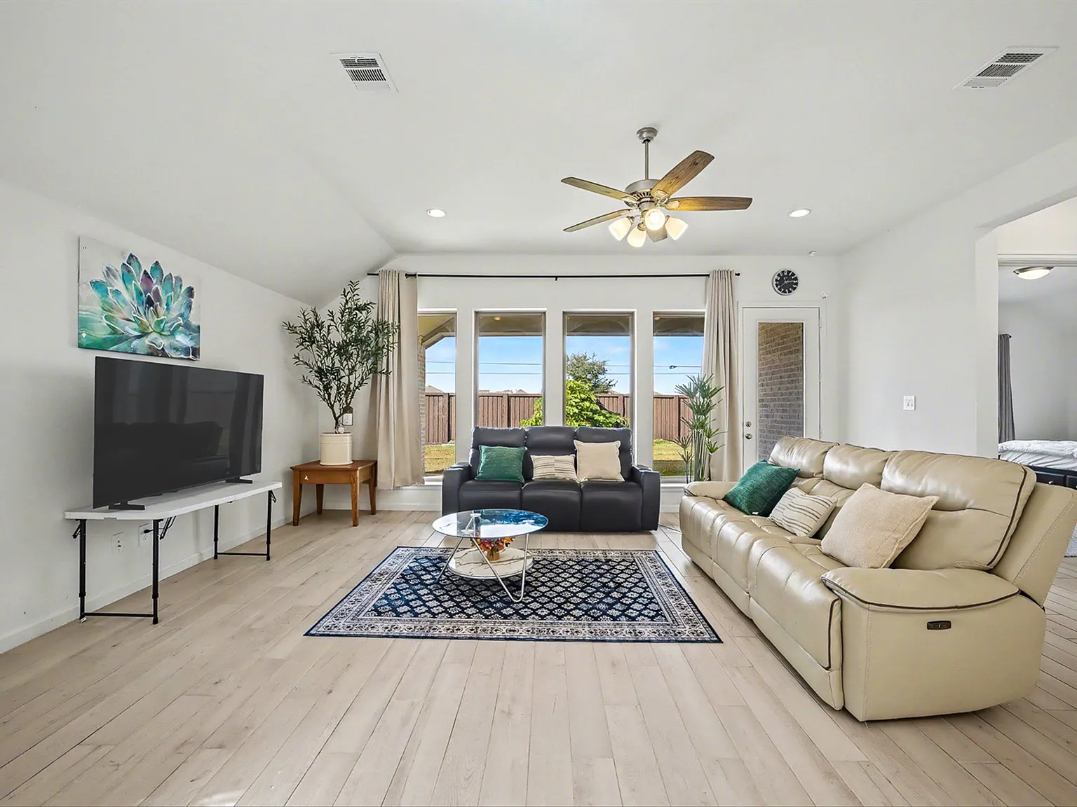 4 bed, $4,650 — Photo 2