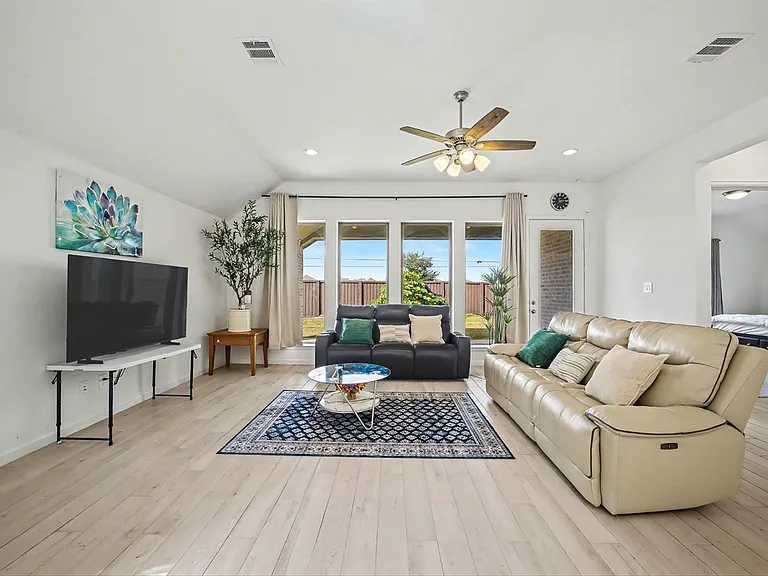 5610 Vintage Oaks Ln — Photo 20