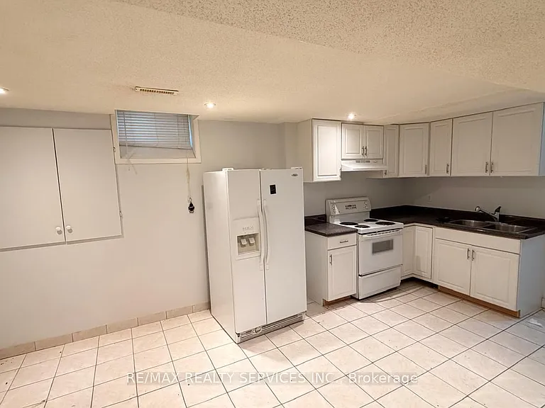 36 Windward Cres #BASEMENT — Photo 2