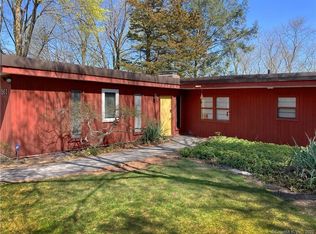 561 Gilbert Ave, Hamden, CT 06514