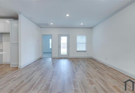 5th image of 309 Braves Way