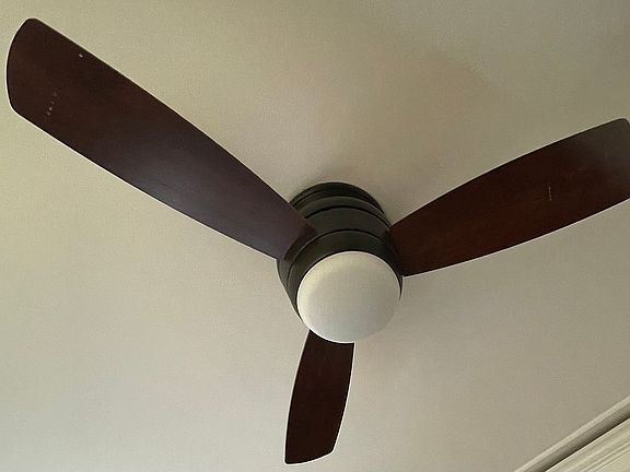 Fan/lights in each bedroom 