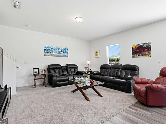3rd image of 65 Knightsbridge Ln