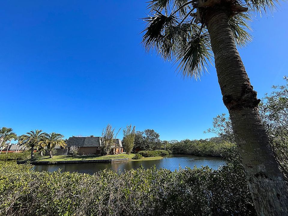 Rare peninsula privacy