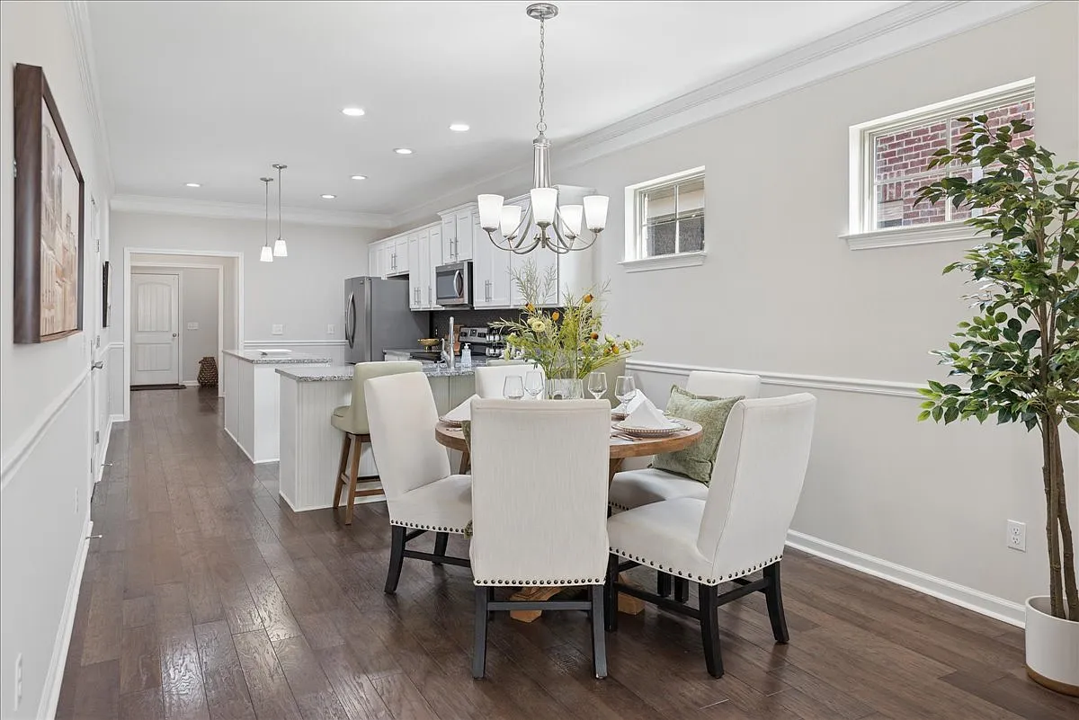 4 bed, 2230 sqft, $4,220 — Photo 3