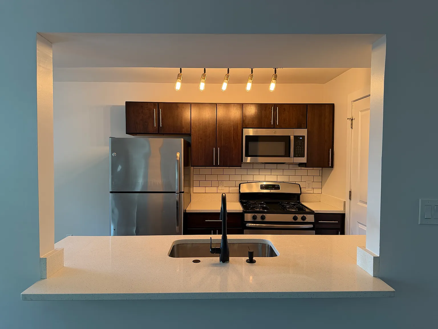 1 bed, 700 sqft, $2,375 — Photo 3