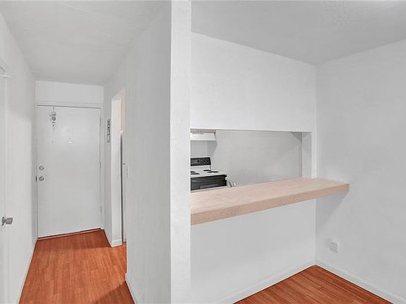 2nd image of 505 NE 30th St APT 405