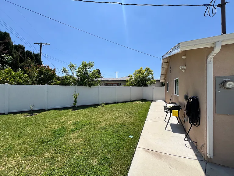 16349 Flanders St — Photo 18