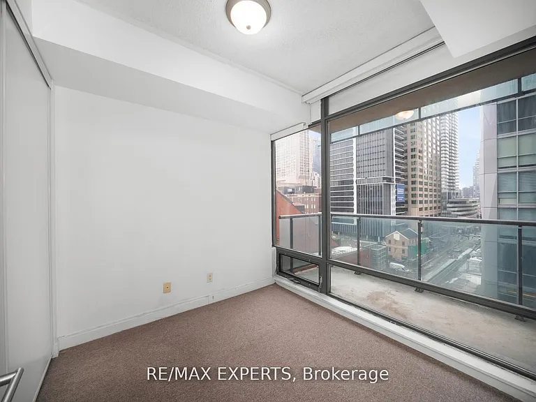 18 Yorkville Ave S #903 — Photo 8