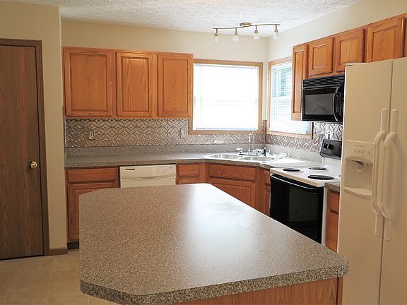 4th image of 791 Barberry Spur Ave