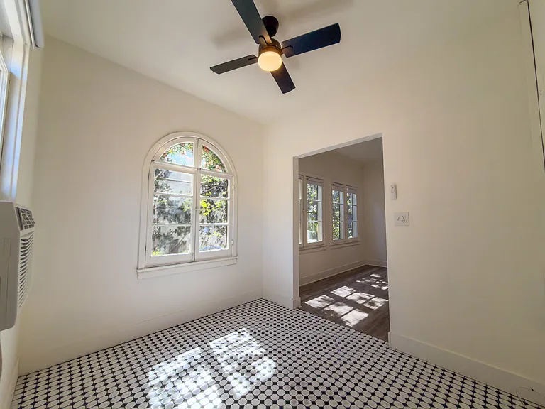 545 N Marengo Ave #1 — Photo 8
