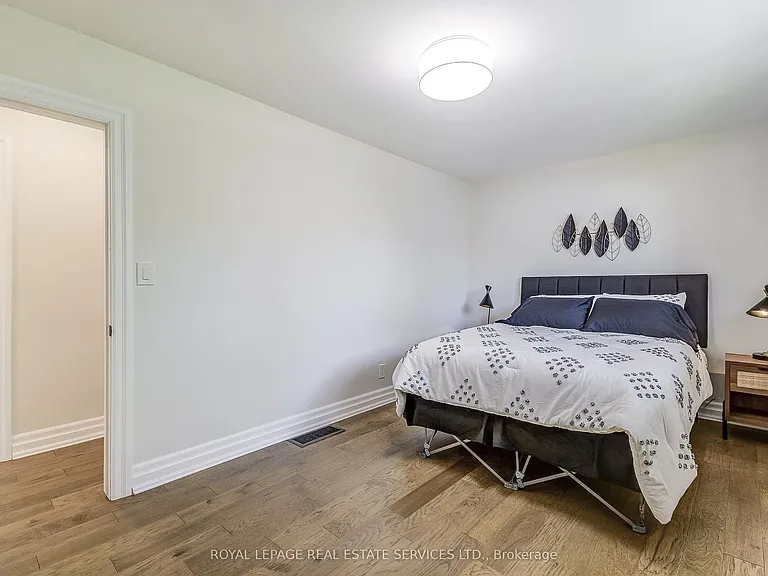 351 Strathcona Dr — Photo 31