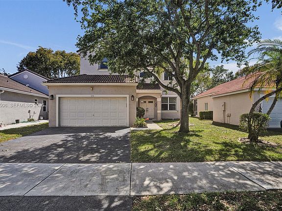 3rd image of 636 Sand Creek Cir