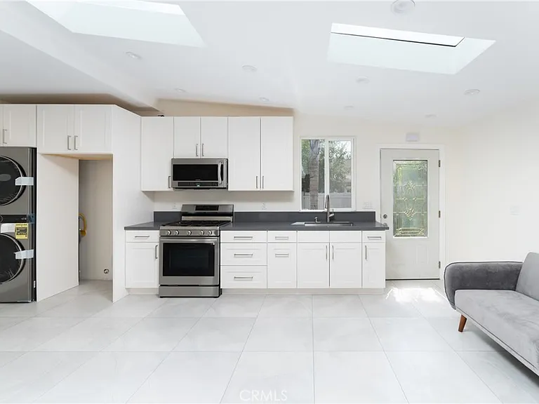 537 Spencer St #A — Photo 6