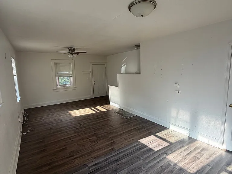 220 Franklin Ave — Photo 5