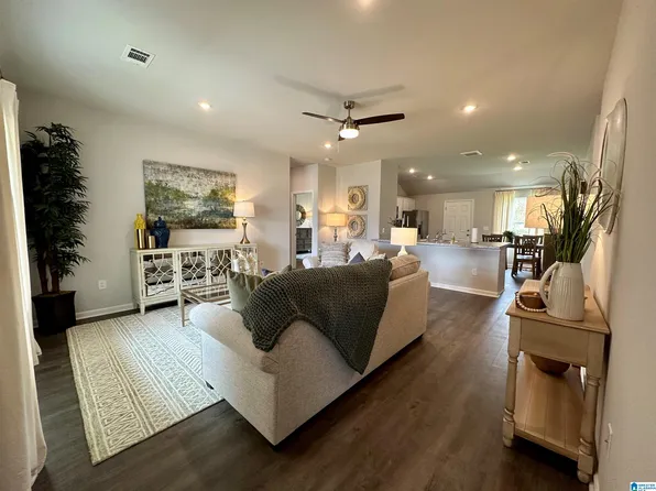 601 Klynes Dr, Calera, AL 35040