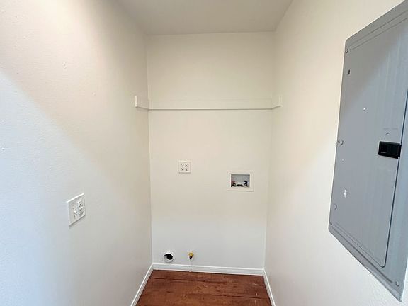 4th image of 1122 W 93rd St