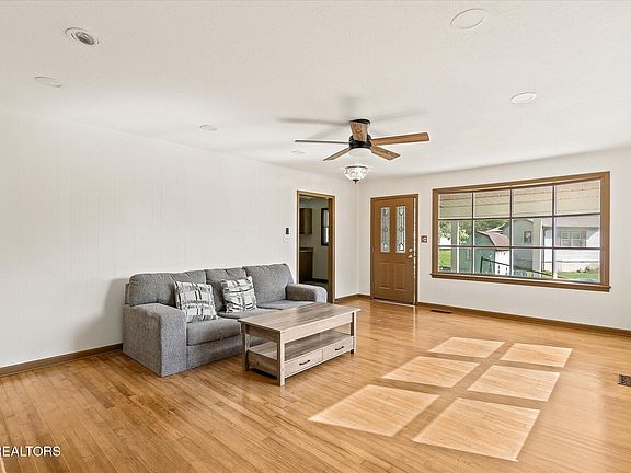 3rd image of 54 Dunbar Ln